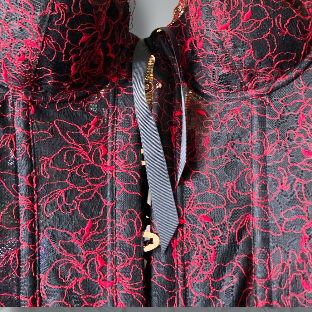 Limited Edition Savage X Fenty Black and Red Lace Shapewear - Picture 4 of 10